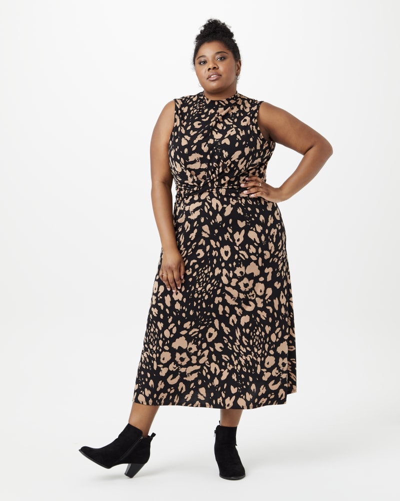 Plus size model with hourglass body shape wearing  by East Adeline | Dia&Co | dia_product_style_image_id:146184